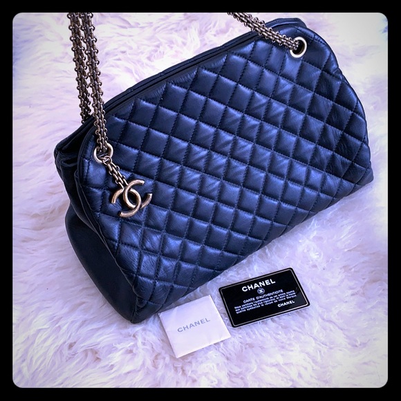 Chanel Purse - Picture 1 of 4